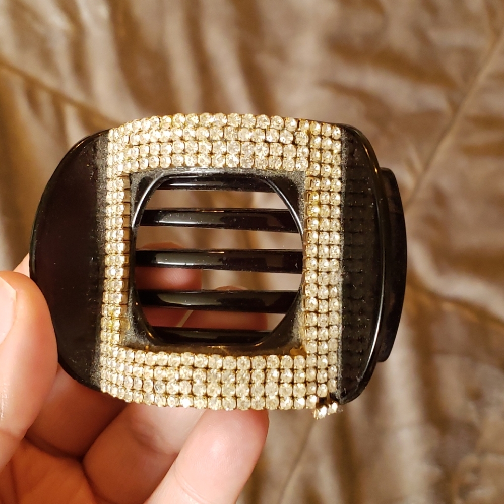 NWOT faux diamond hair clip